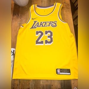 NWOT NEVER WORN LEBRON JAMES JERSEY
